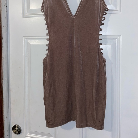 Dress - Picture 2 of 4